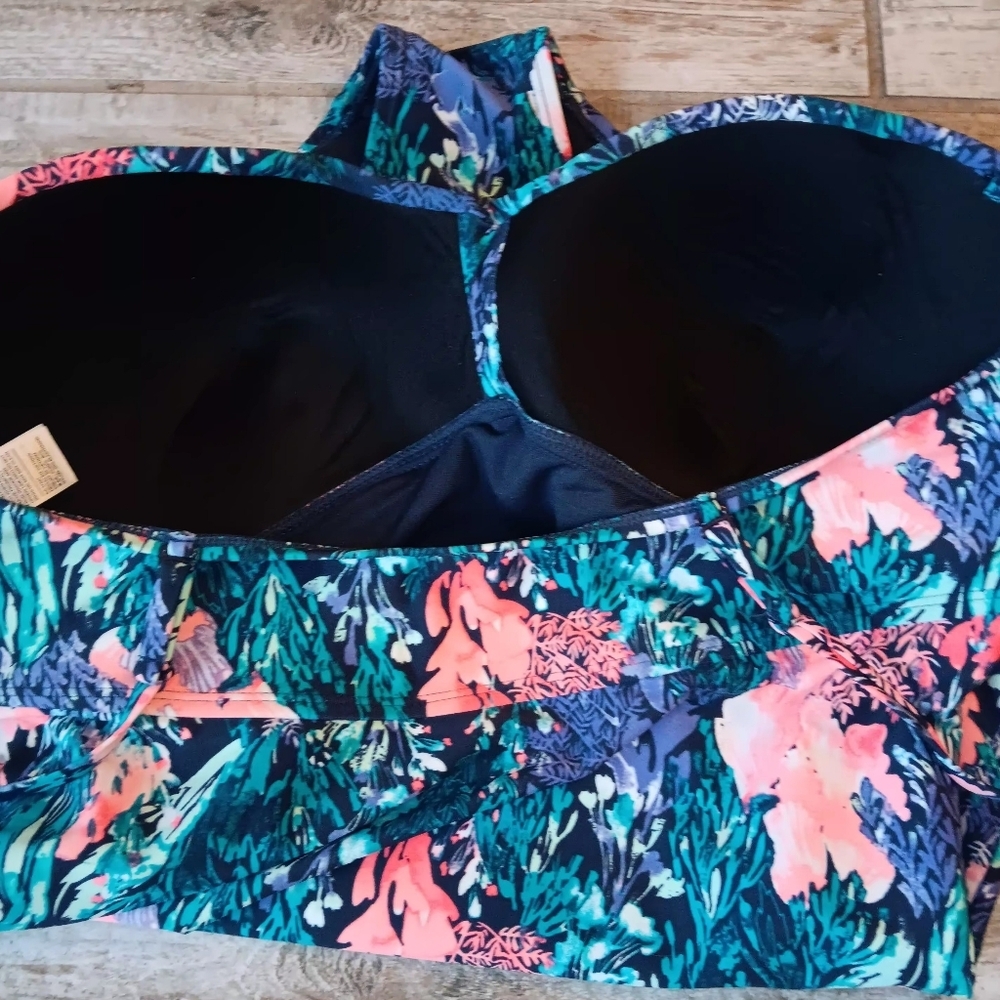 Old Navy Women’s Floral One Piece Swimsuit - Picture 6 of 14